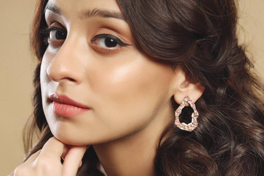 Victoria Studs