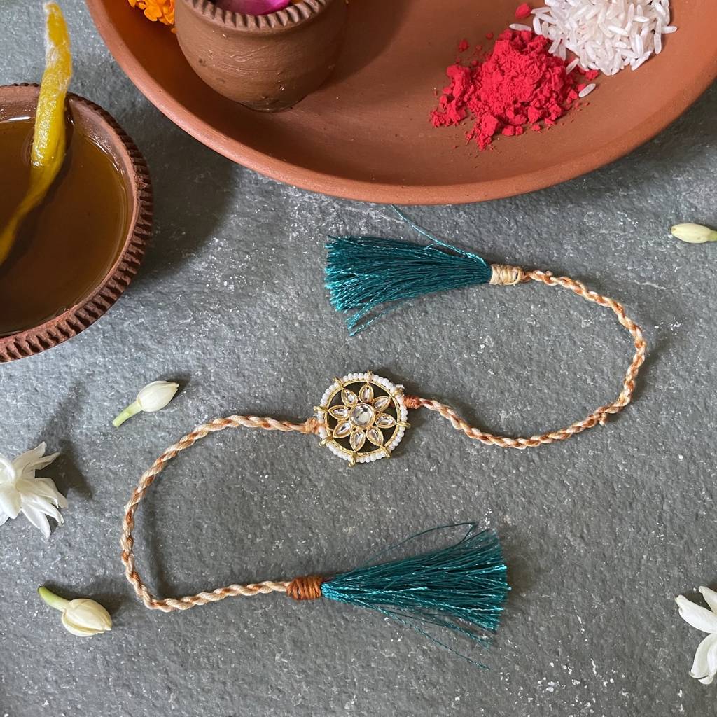 Kundan Rakhi - Golden And Emerald Green : MJ301