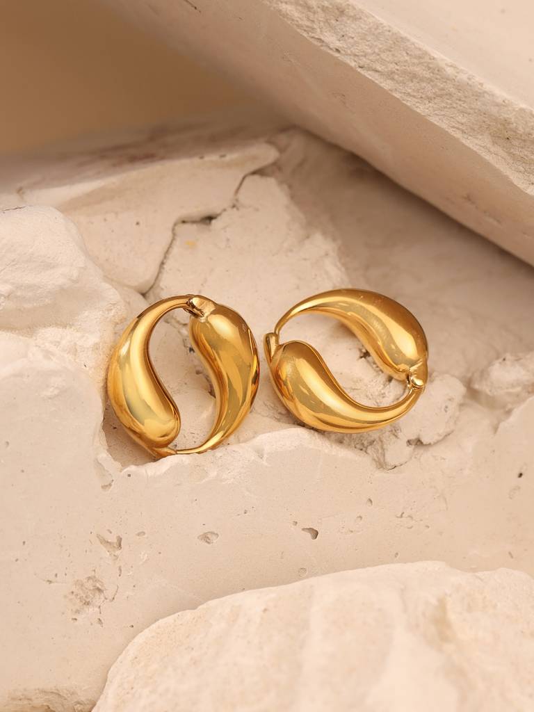 Mitali Jain Yin Yang Hoops : MJ495_