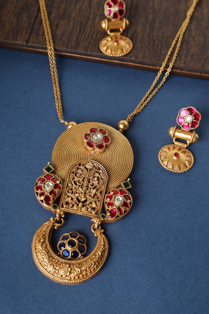 Temple Kundan Long Pendant Necklace Set : MMAY2511