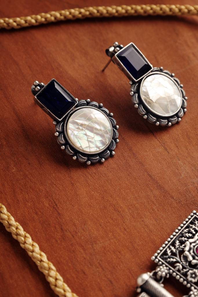 Mother Of Pearl Blue Temple Choker Set : MMAY2541