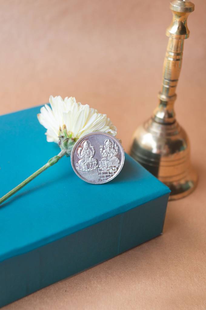 Lakshmi Ganesha 999 Purity Silver 5G Coin : MPSCGL896D2230