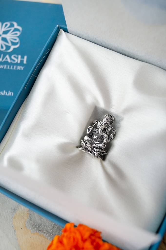 Divine Ganesha Antique Finish 925 Sterling Silver Idol : MPSIG774D1813