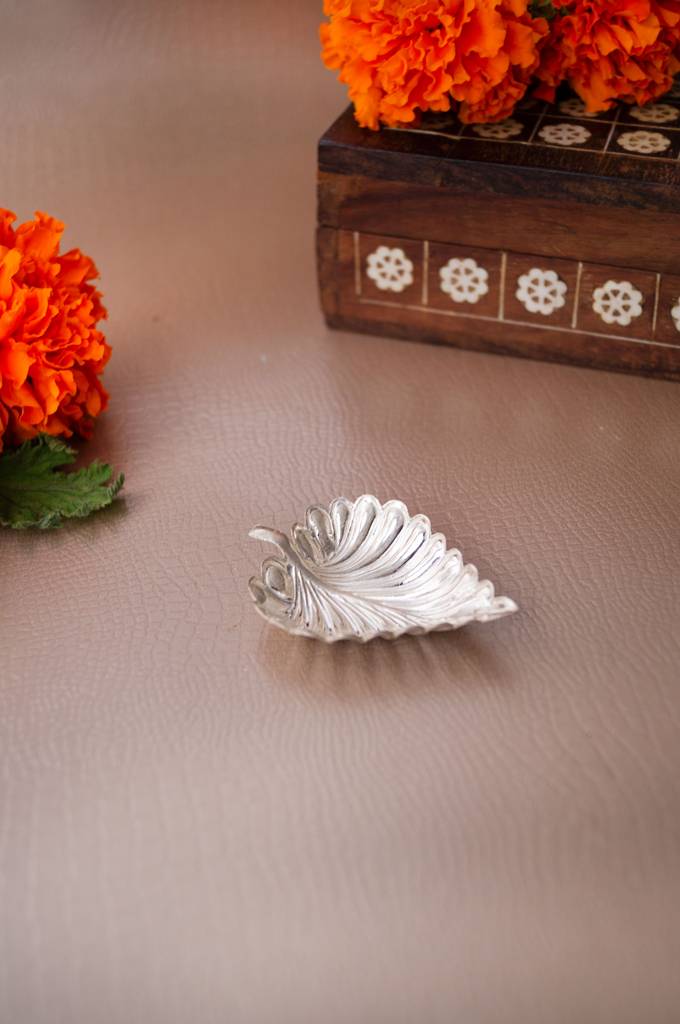 Handcrafted 925 Sterling Silver Mini Leaf Prasad Plate : MPSLS890D2223