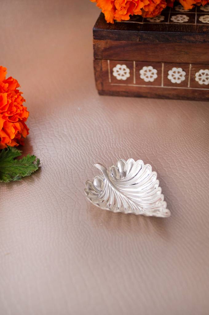 Handcrafted 925 Sterling Silver Mini Leaf Prasad Plate : MPSLS890D2223