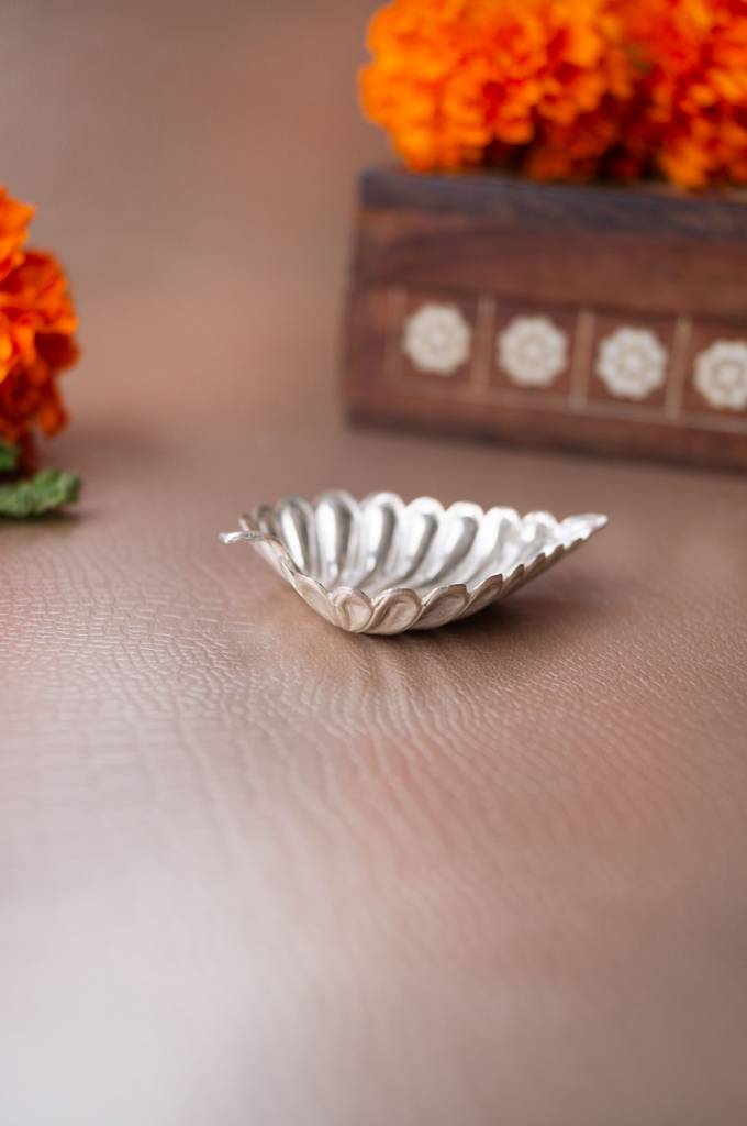 Handcrafted 925 Sterling Silver Mini Leaf Prasad Plate : MPSLS890D2223