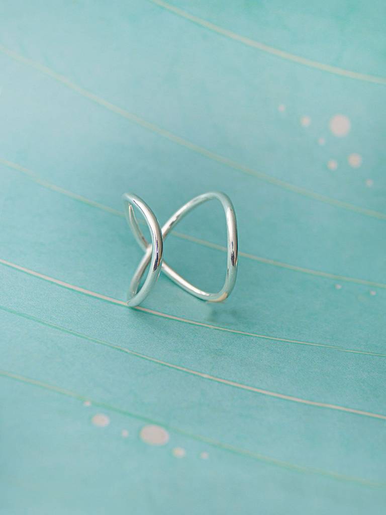 Wrapped Along Cross Sterling Silver Statement Ring : MPSRC586D1384