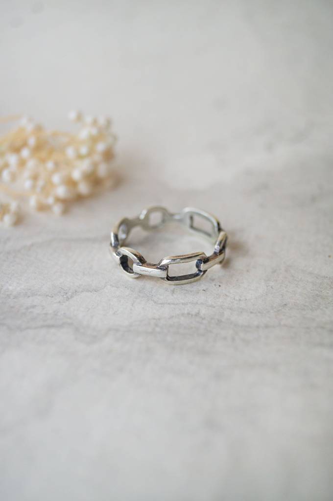 Connected Loops Antique Finish Sterling Silver Band Ring : MPSRC646D1521
