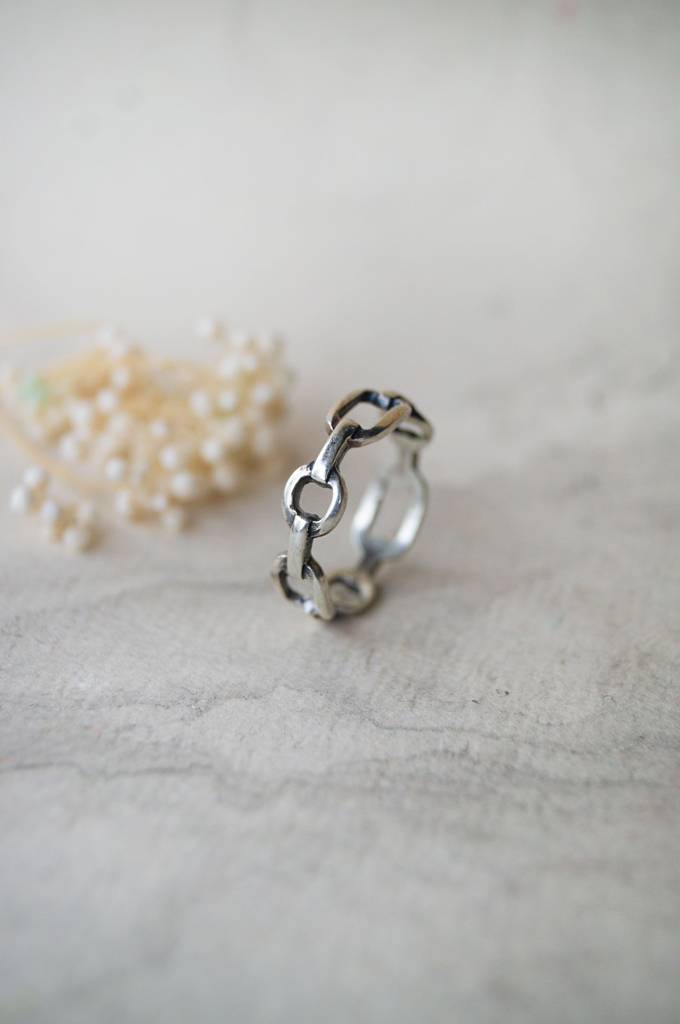 Connected Loops Antique Finish Sterling Silver Band Ring : MPSRC646D1521