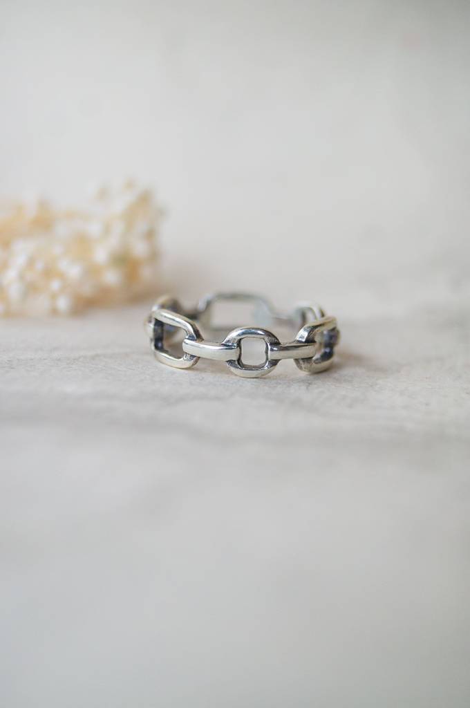 Connected Loops Antique Finish Sterling Silver Band Ring : MPSRC646D1522