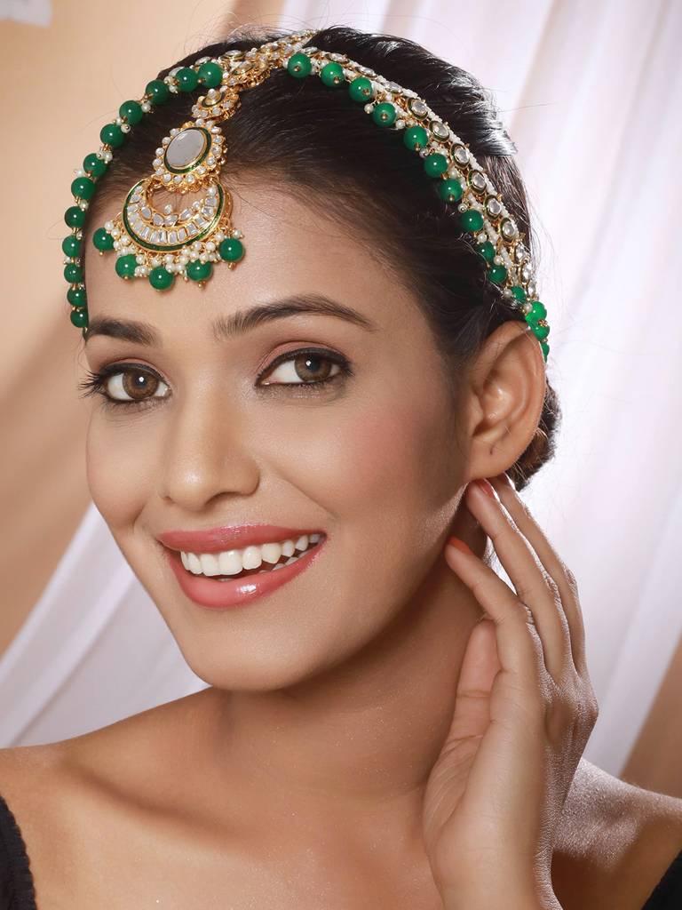 Gold-Plated Green & White Kundan-Studded & Pearls Beaded Sheeshphool Mathapatti : MPT-JS23-10018