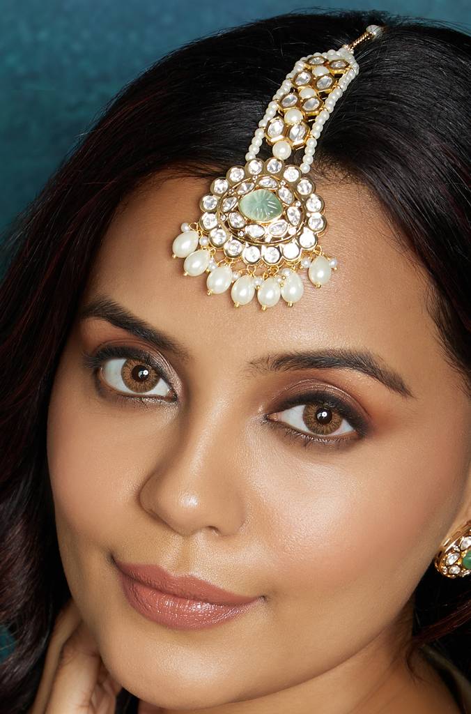 Gold Tone Green & White Maang Tikka