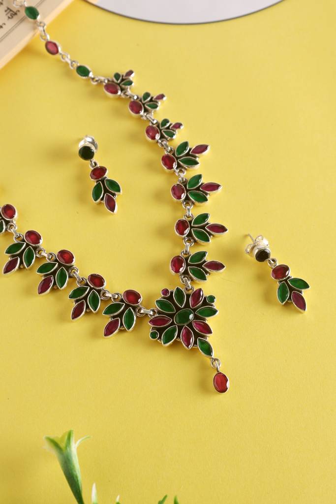 Onyx Silver Floral Long Necklace : MSEPKPR42