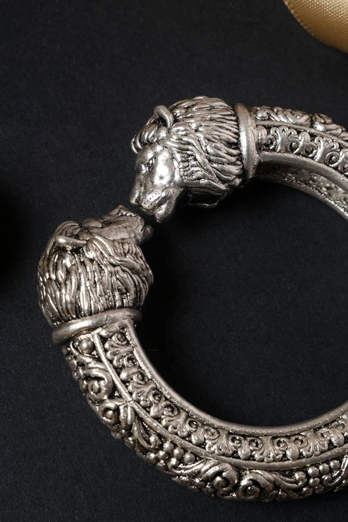 Lion Vintage Temple Silver Kada : MSEPKPR73