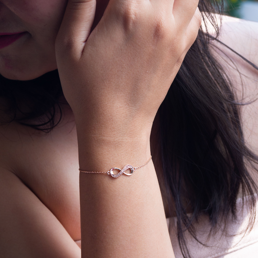 Infinite Love Bracelet Valentine Gift Hamper : MZRHB536D2004