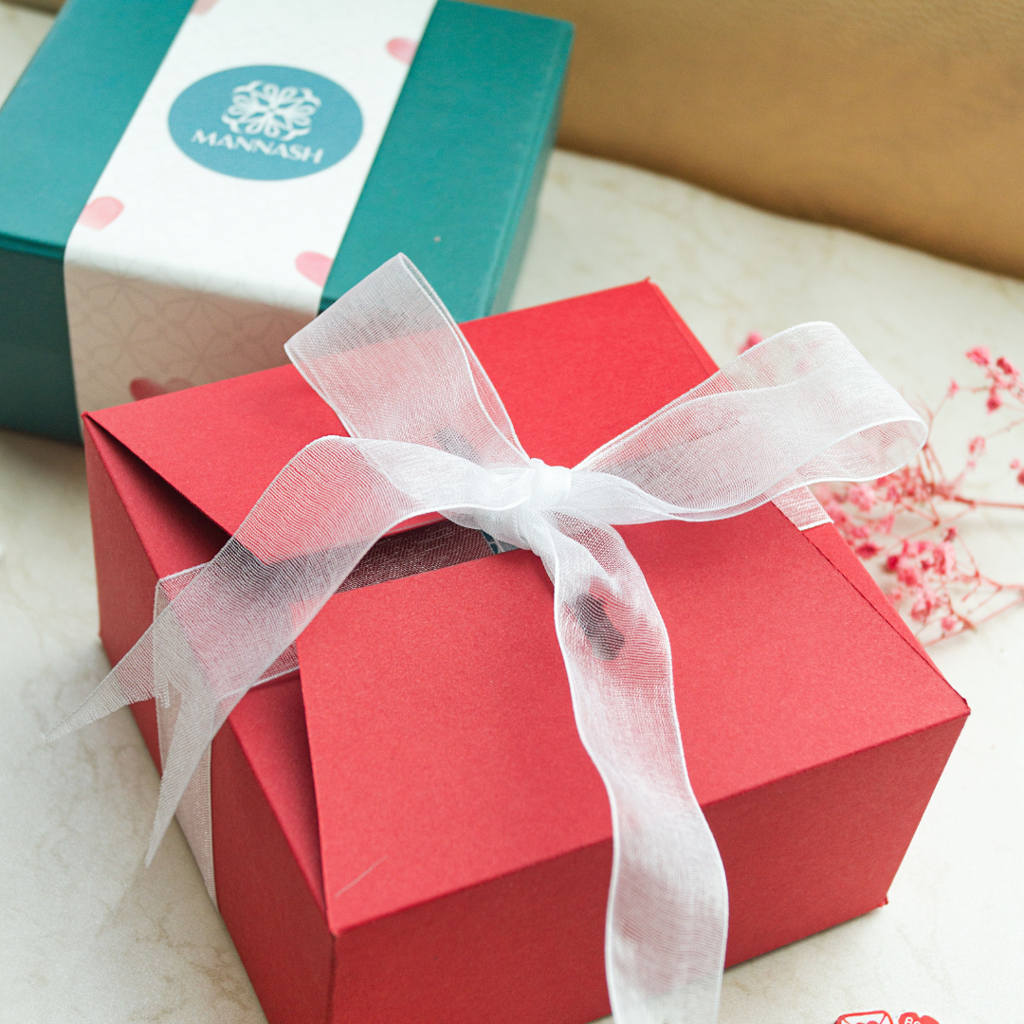 Infinite Love Bracelet Valentine Gift Hamper : MZRHB536D2004