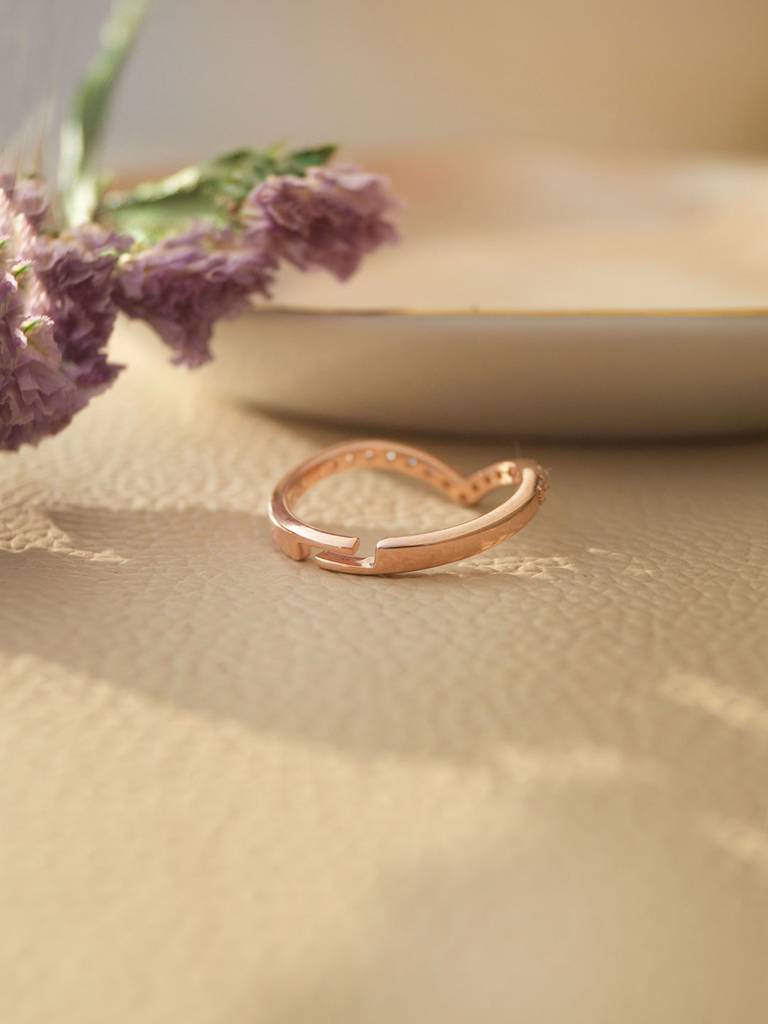 Charming Classic V Gold Plated Sterling Silver Adjustable Ring : MZRRA599D1439