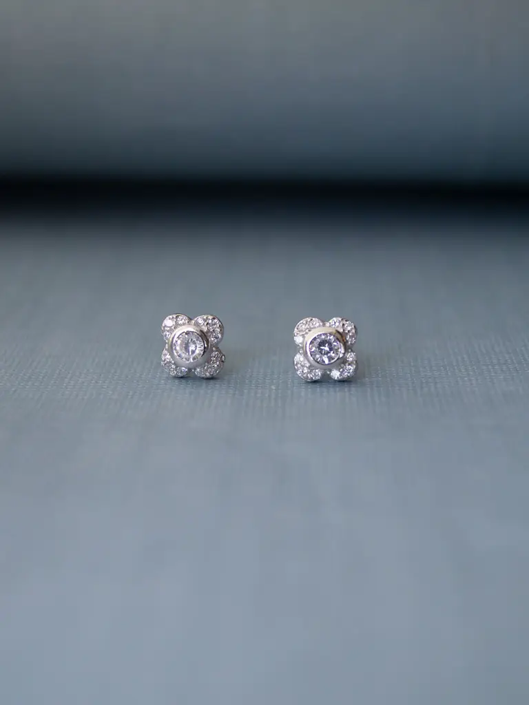 Mannash Solitaire Flower 925 Sterling Silver Earrings