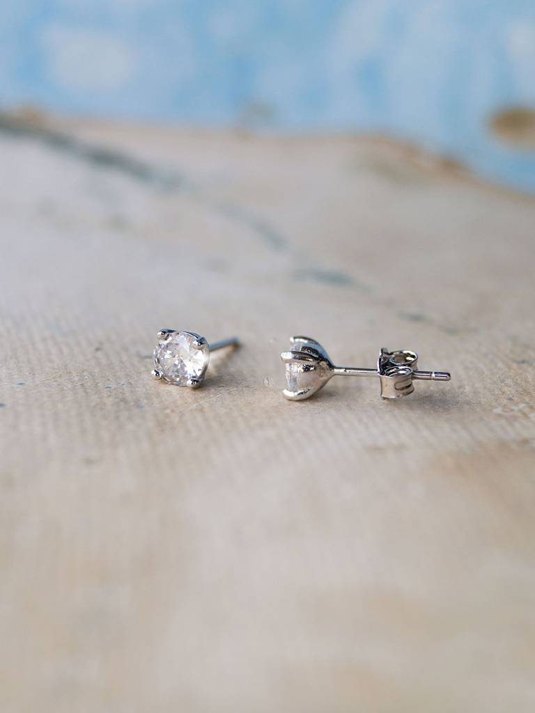 Mannash Classic Solitaire 925 Sterling Silver Stud Earrings