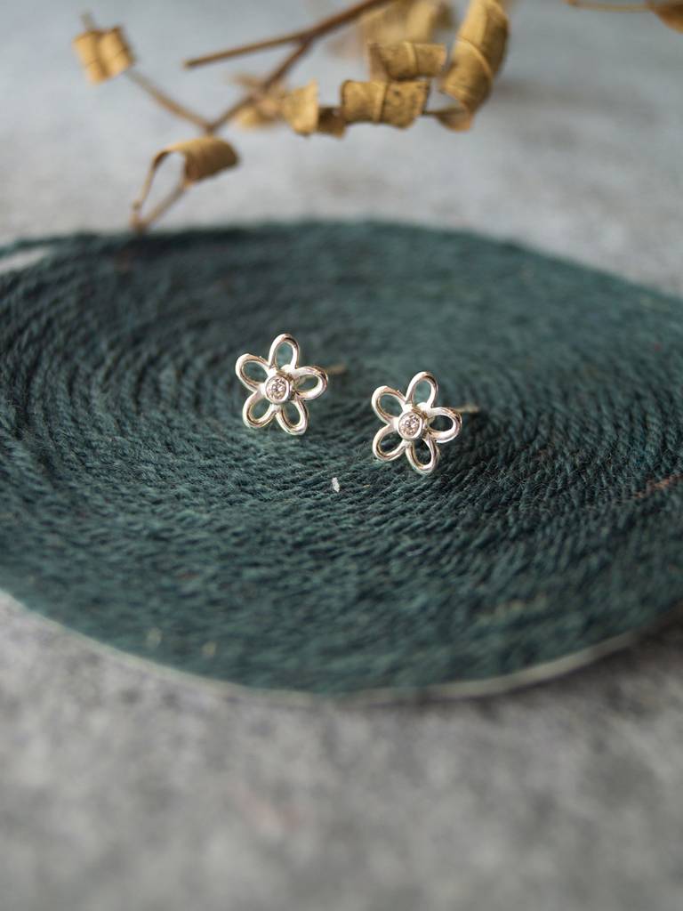 Charming Flower Sparkle Sterling Silver Stud Earrings : MZSES62D107