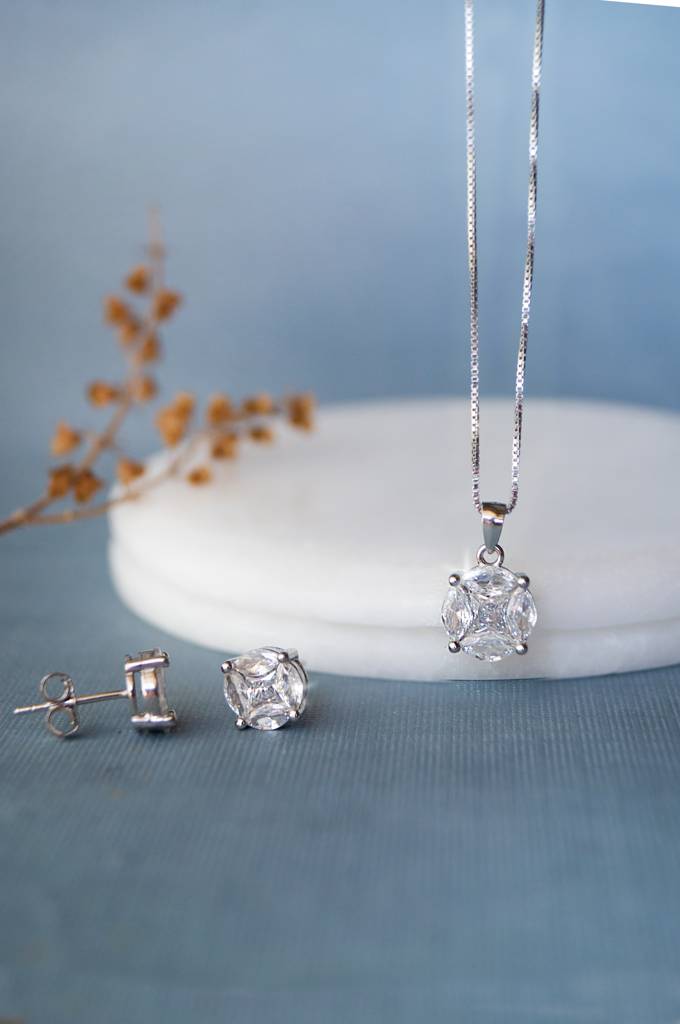 Invisibly Glam Solitaire Sterling Silver Pendant Set : MZSJPSC306D634
