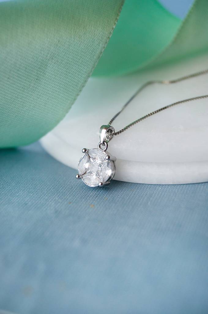 Invisibly Glam Solitaire Sterling Silver Pendant Set : MZSJPSC306D634