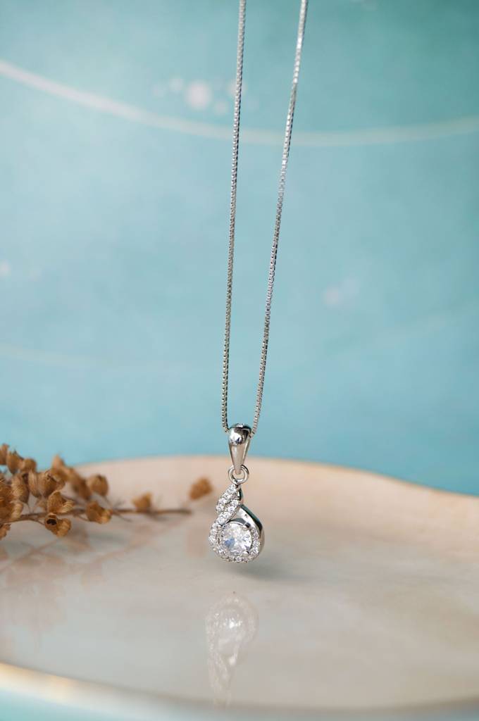 Stellar Solitaire Sterling Silver Pendant With Chain : MZSPC452D1072