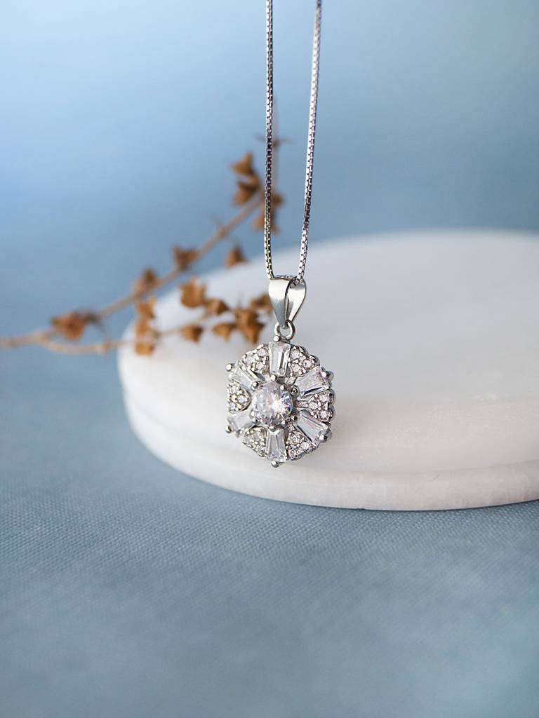 Mannash Radiant Floral Solitaire Sterling Silver Pendant With Chain : MZSPC490D1148