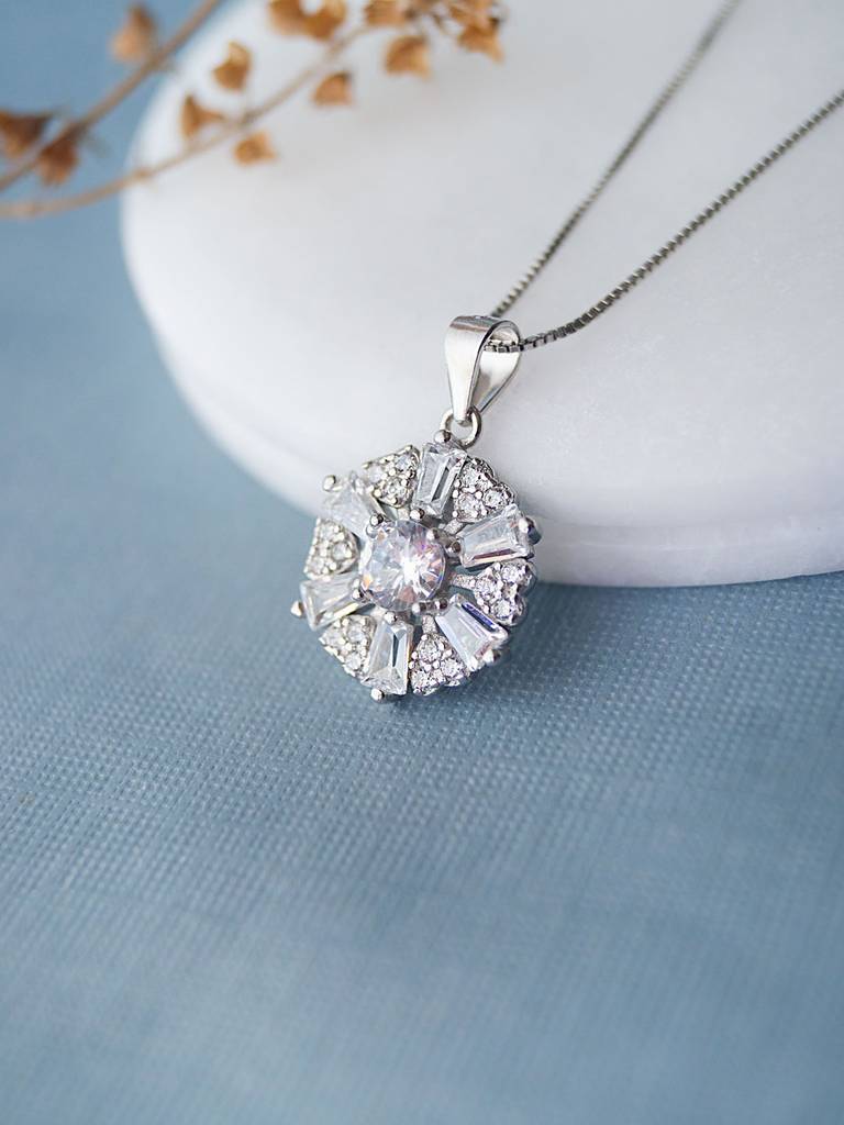 Mannash Radiant Floral Solitaire Sterling Silver Pendant With Chain : MZSPC490D1148