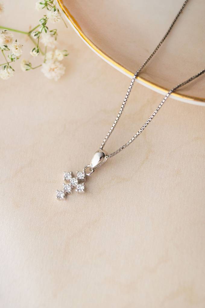 Minimal Shimmer Sterling Silver Cross Pendant With Chain : MZSPC918D2305