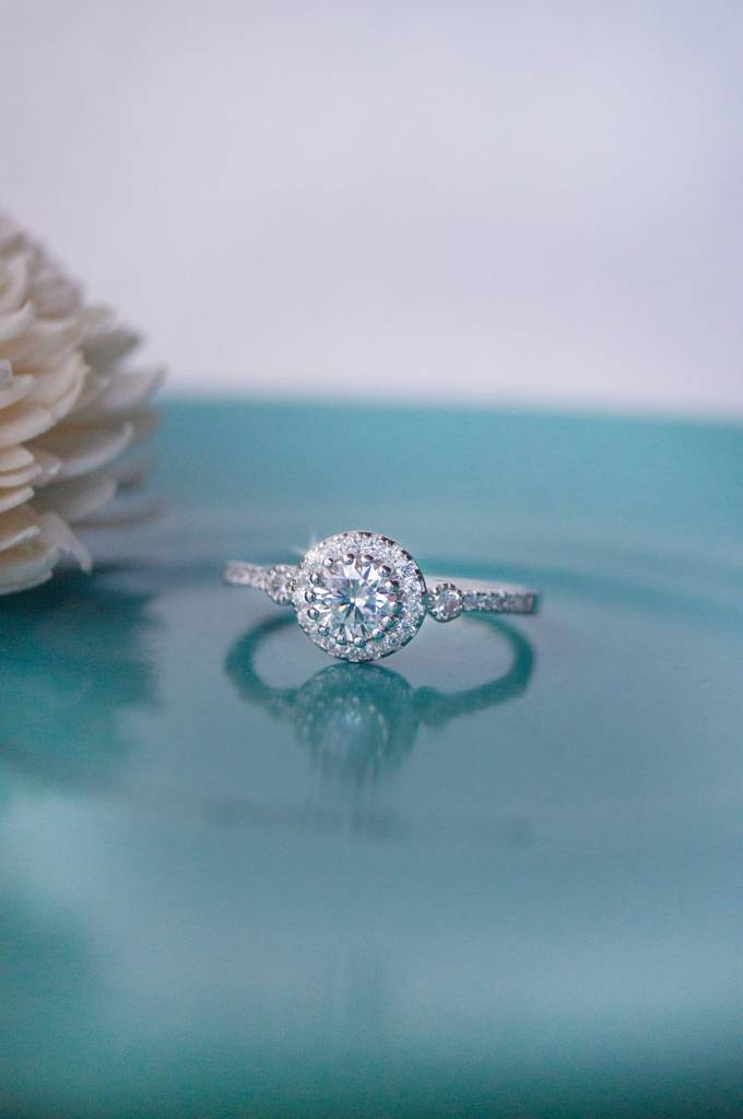 Holding It For You Solitaire Sterling Silver Ring : MZSRC324D688