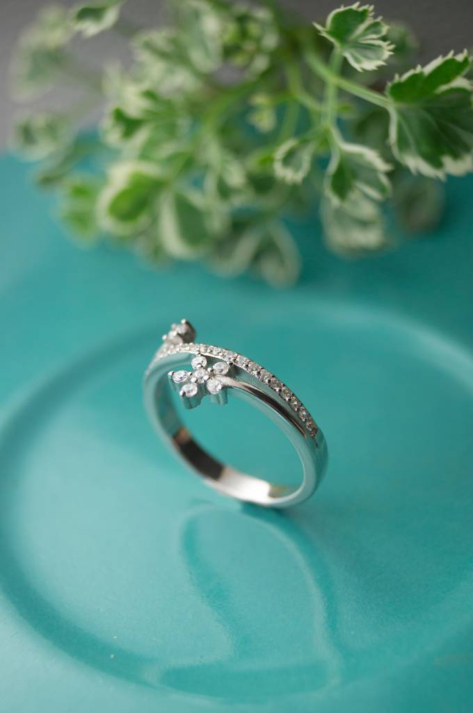 Floral Bloom Sterling Silver Ring Floral Bloom Sterling Silver Ring Eternz