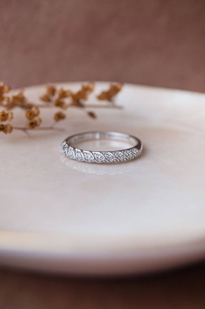 Band With A Twisted Trail Sterling Silver Ring : MZSRC527D1235
