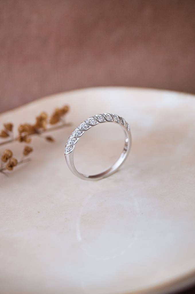 Band With A Twisted Trail Sterling Silver Ring : MZSRC527D1235