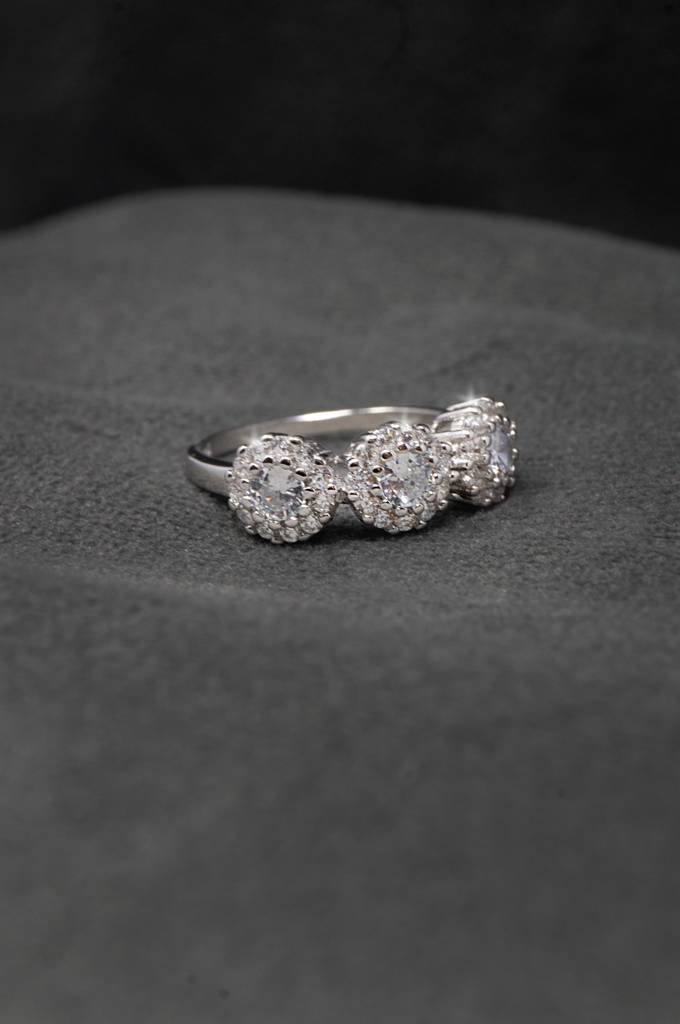 Dazzling Trio - Solitaire Statement Sterling Silver Ring : MZSRT199D410