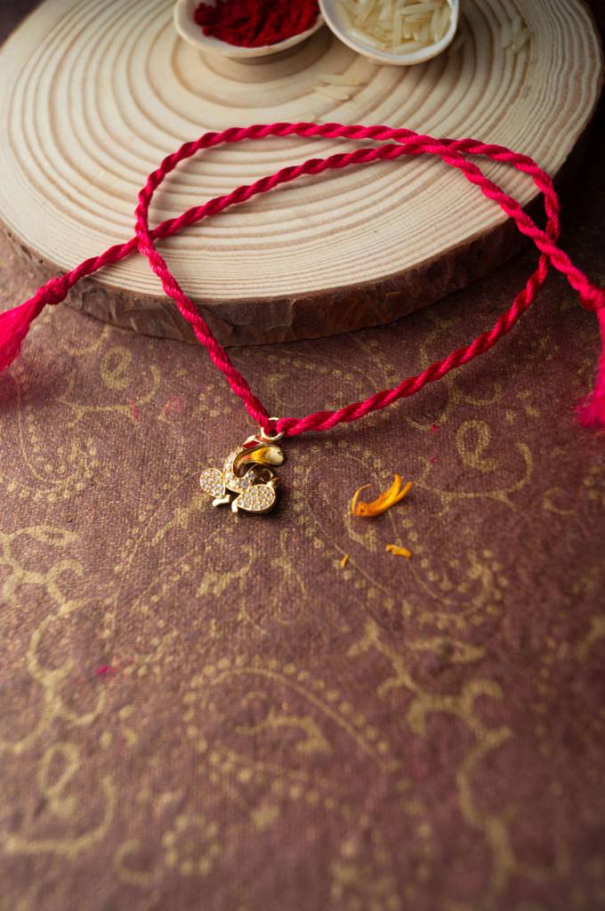 Mannash Divine Ganesha Gold Plated Sterling Silver Charm Rakhi : MZYCR672D1616
