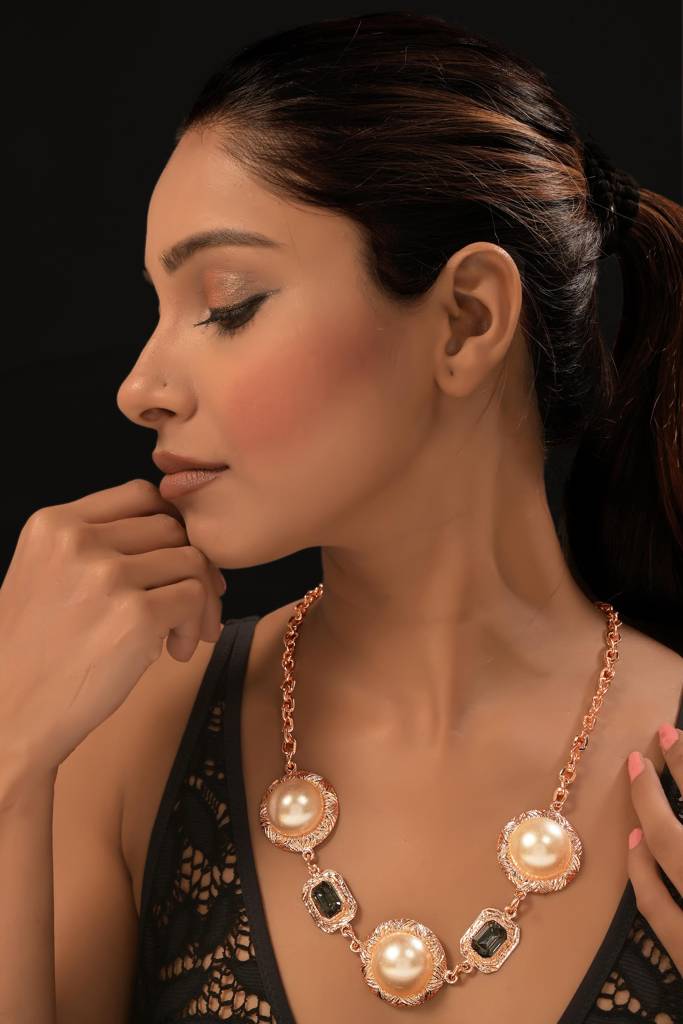 Meuri Necklace