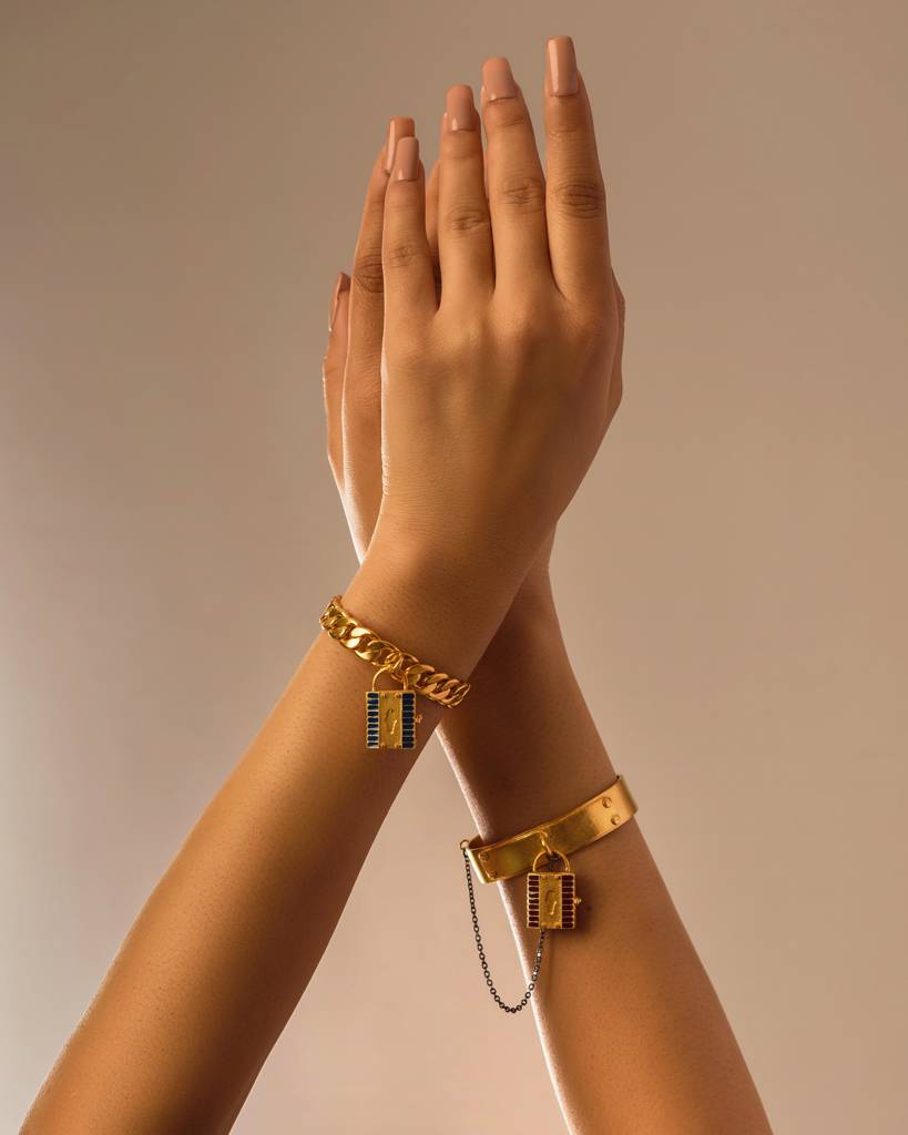 Treasure Chained Cuff : Mji21b3bl