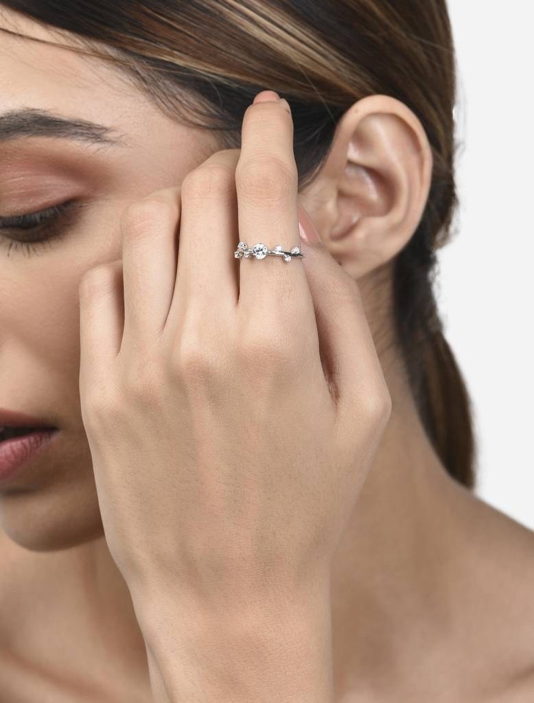 925 Silver Entwined Stem Ring