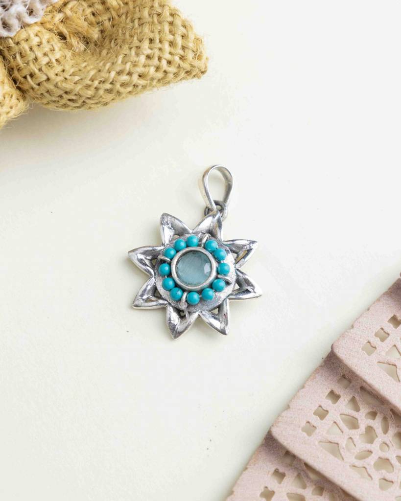 Moh Fine Turquoise Flower Beaded Pendant : SN40611