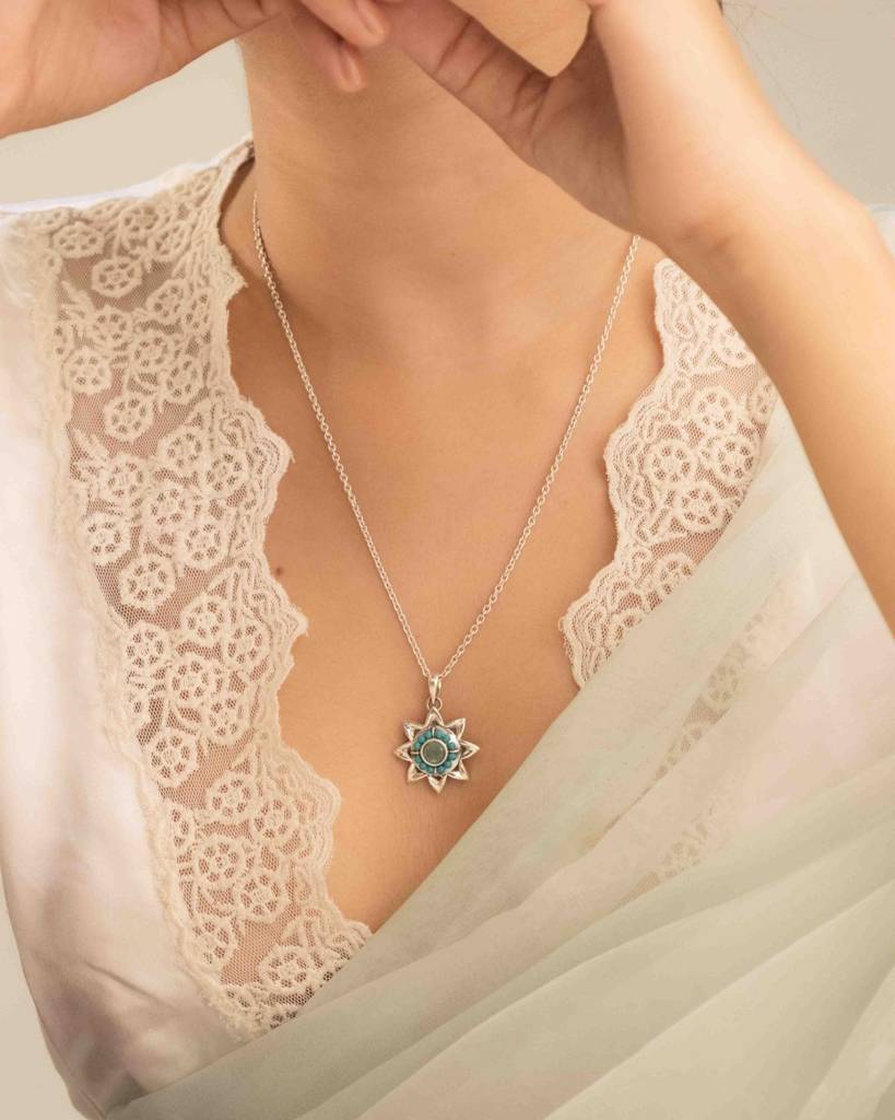 Moh Fine Turquoise Flower Beaded Pendant : SN40611