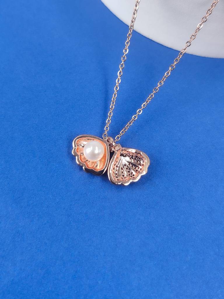 Crystal Pearl Shell Necklace : N-P-8-0