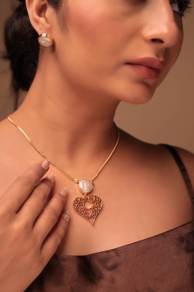 Pearlescent Filigree Delight Pendant & Earrings Set : NE-054