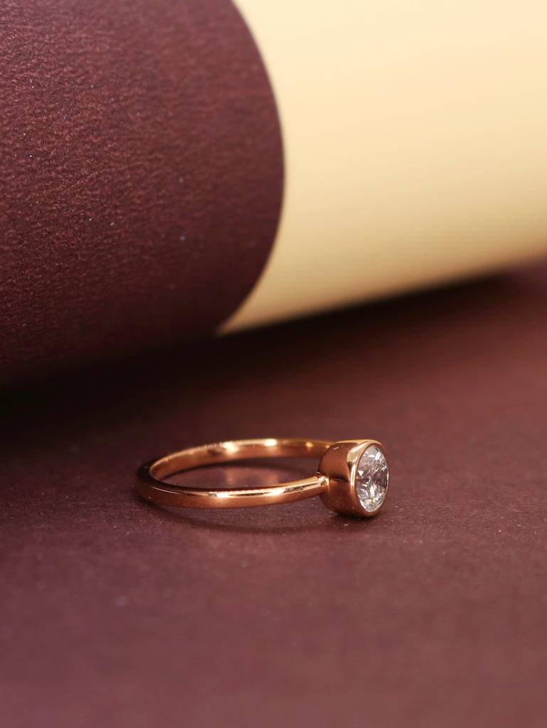 Vito 52 Pointer Lab Grown Diamond Ring Sleek And Stylish By Fiona Diamonds : NEOFRGH0079RG18KT8124