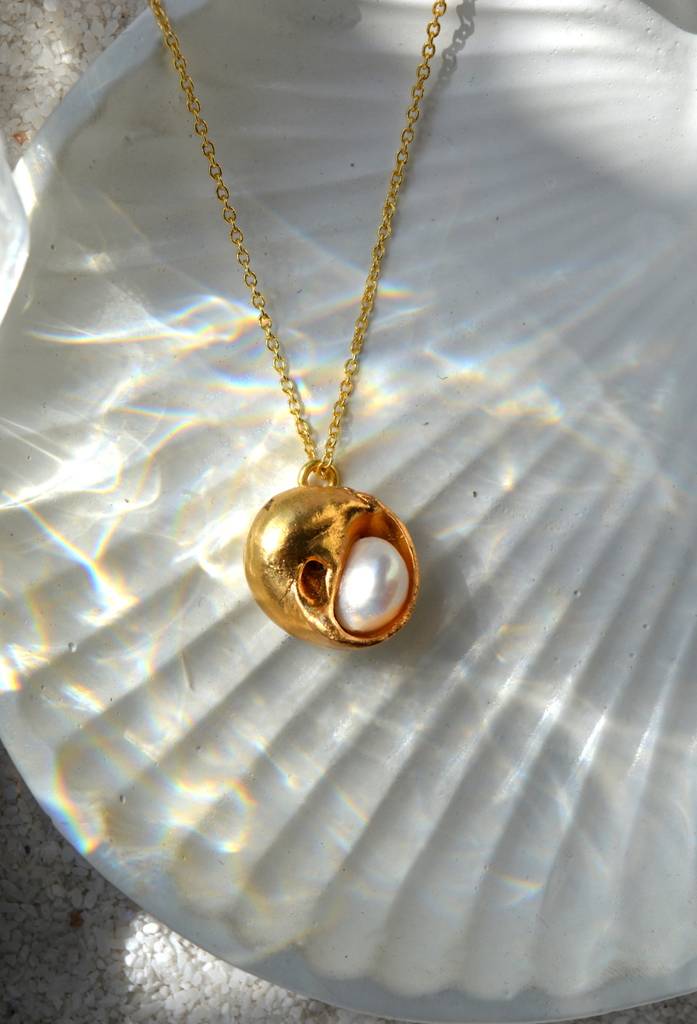 Moonshell Neckpiece : MoonshellNeckpiece
