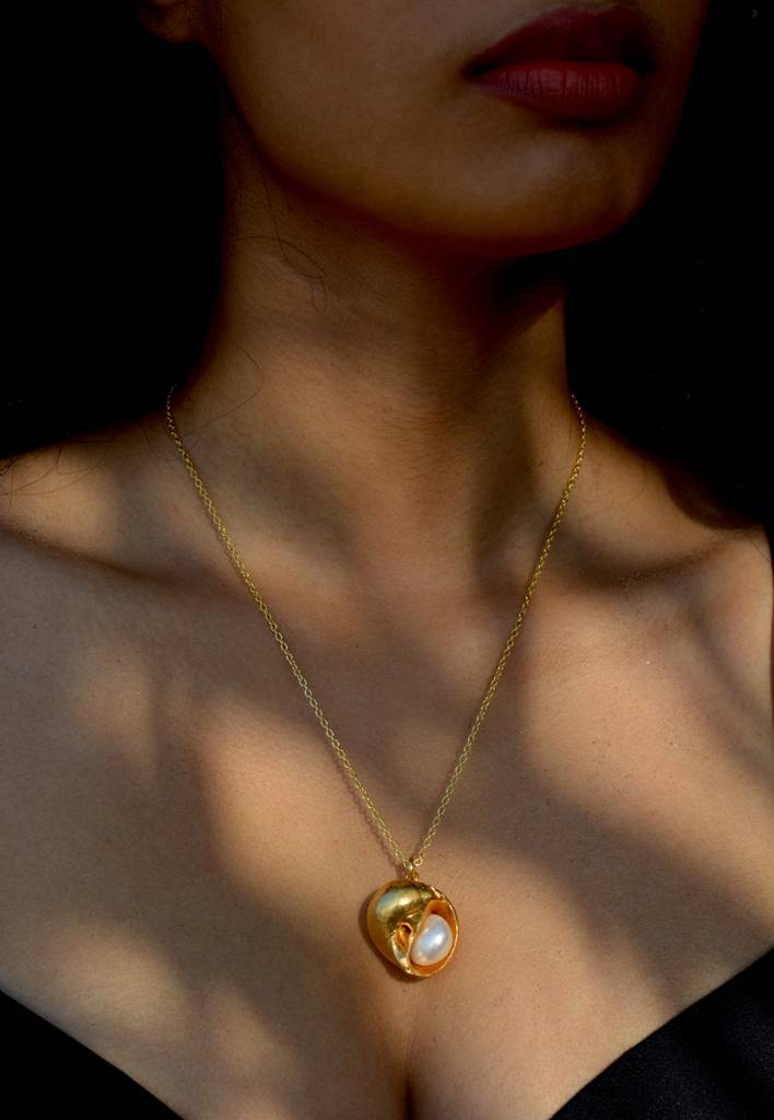 Moonshell Neckpiece : MoonshellNeckpiece