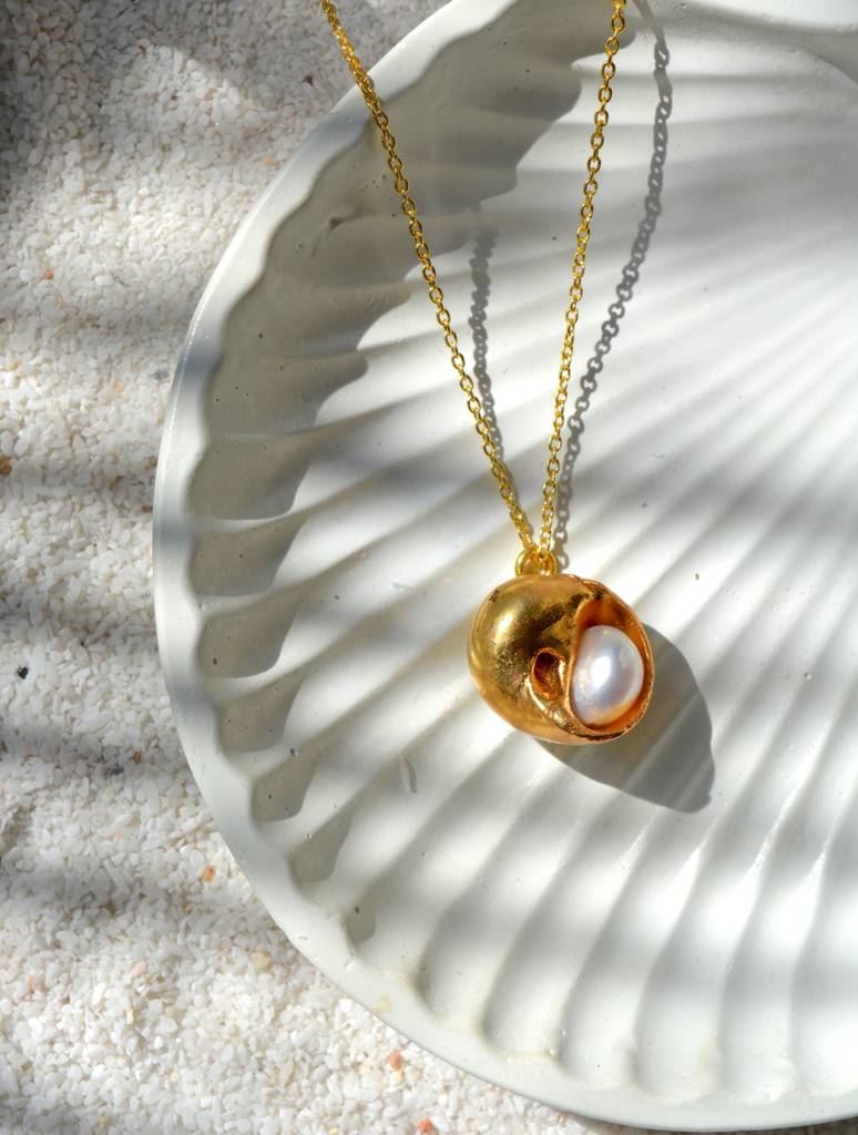 Moonshell Neckpiece : MoonshellNeckpiece
