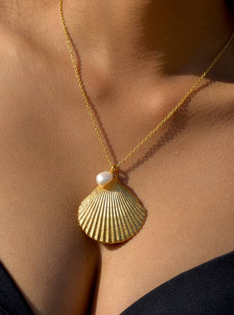 Scallop Neckpiece : ScallopNeckpiece