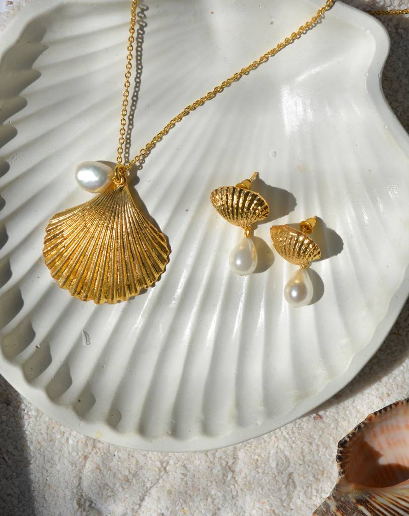 Scallop Neckpiece : ScallopNeckpiece