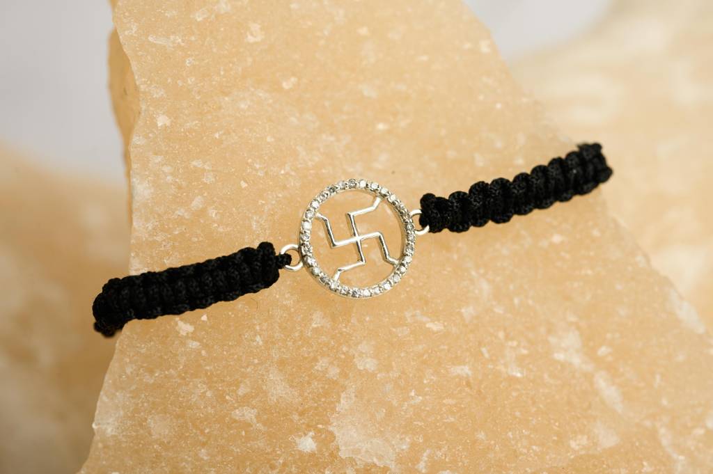 Cz Sathiya Black Thread Bracelet : TJCczsathiyabtbr